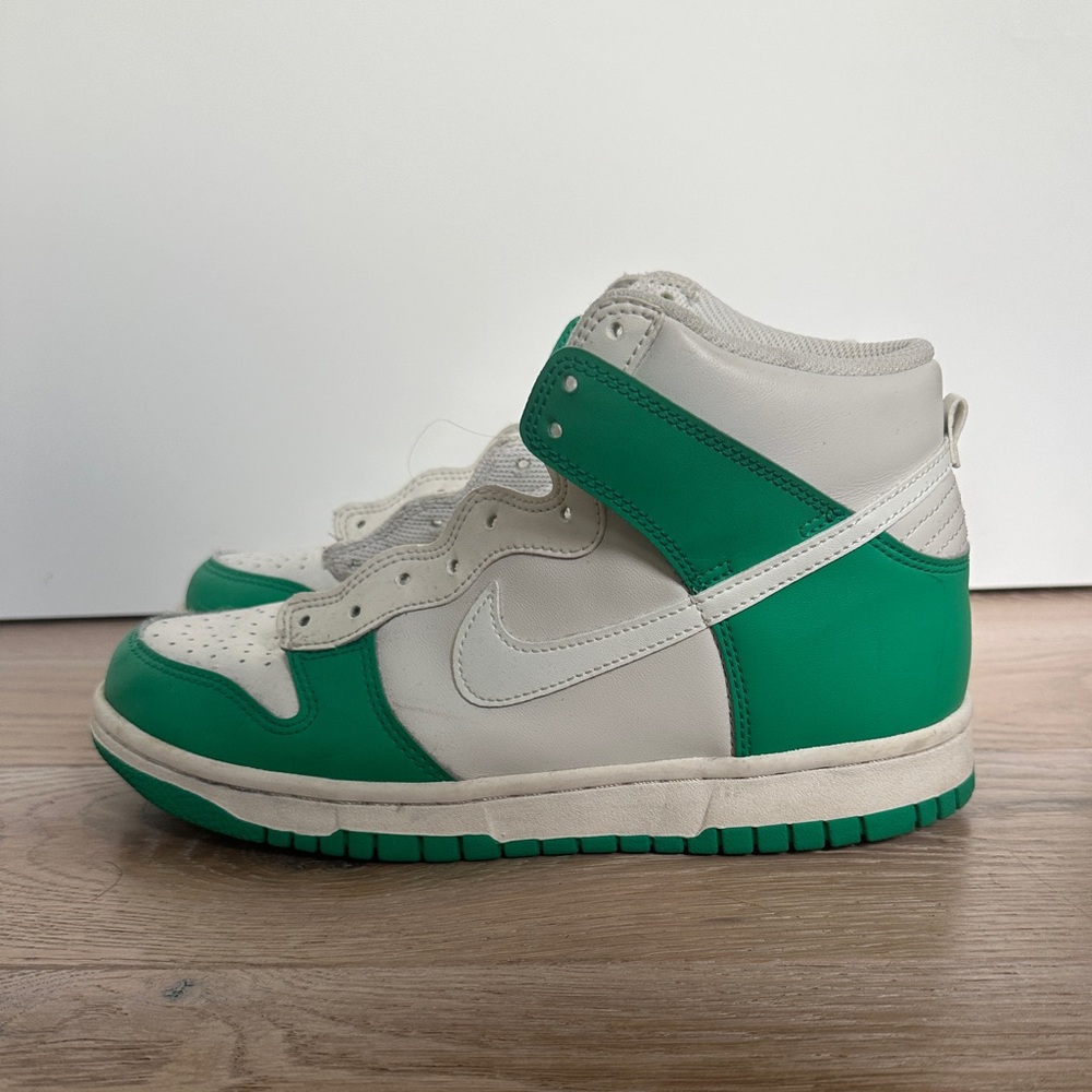 Nike Kids Sneakers in Green and White